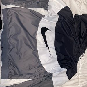 Nike windbreaker, size Large- hmu 4 bundles with other item’s